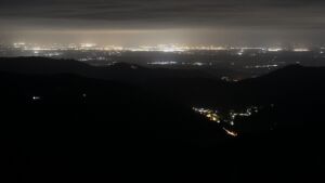 Dieses Bild zeigt eine Webcam-Aufnahme vom Achertal, aufgenommen am Montag, den 06.04.2026 um 02:00 Uhr. Die Temperatur betrug 5.2°C.