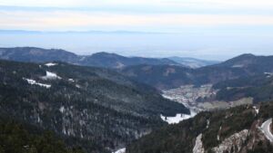 Dieses Bild zeigt eine Webcam-Aufnahme vom Achertal, aufgenommen am Sonntag, den 23.11.2025 um 08:50 Uhr. Die Temperatur betrug -1.5°C.