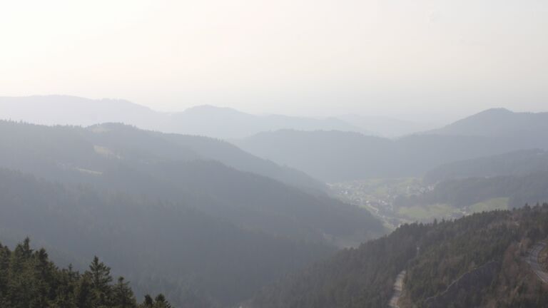 Dieses Bild zeigt eine Webcam-Aufnahme vom Achertal, aufgenommen am Montag, den 09.03.2026 um 16:30 Uhr. Die Temperatur betrug 10.8°C.