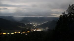 Dieses Bild zeigt eine Webcam-Aufnahme vom Achertal, aufgenommen am Mittwoch, den 01.07.2026 um 02:50 Uhr. Die Temperatur betrug 17.4°C.