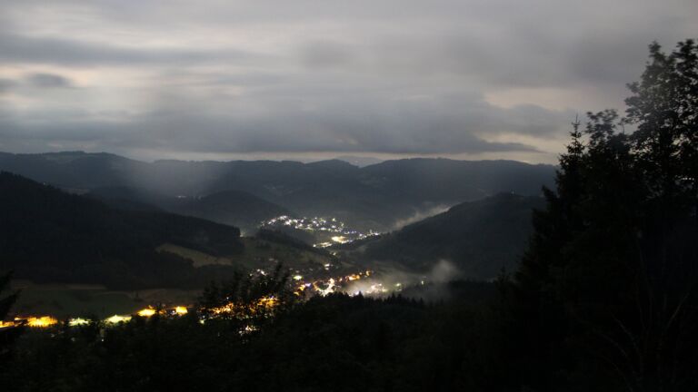 Dieses Bild zeigt eine Webcam-Aufnahme vom Achertal, aufgenommen am Mittwoch, den 01.07.2026 um 02:50 Uhr. Die Temperatur betrug 17.4°C.