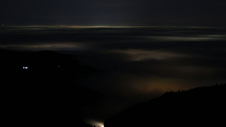 Dieses Bild zeigt eine Webcam-Aufnahme vom Achertal, aufgenommen am Montag, den 22.12.2025 um 20:30 Uhr. Die Temperatur betrug 4.6°C.