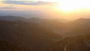 Dieses Bild zeigt eine Webcam-Aufnahme vom Achertal, aufgenommen am Donnerstag, den 16.04.2026 um 20:00 Uhr. Die Temperatur betrug 12.8°C.