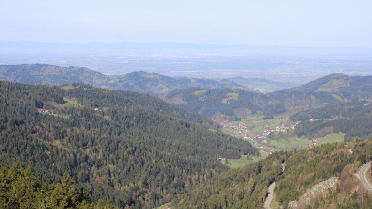 Dieses Bild zeigt eine Webcam-Aufnahme vom Achertal, aufgenommen am Freitag, den 17.04.2026 um 09:50 Uhr. Die Temperatur betrug 12°C.