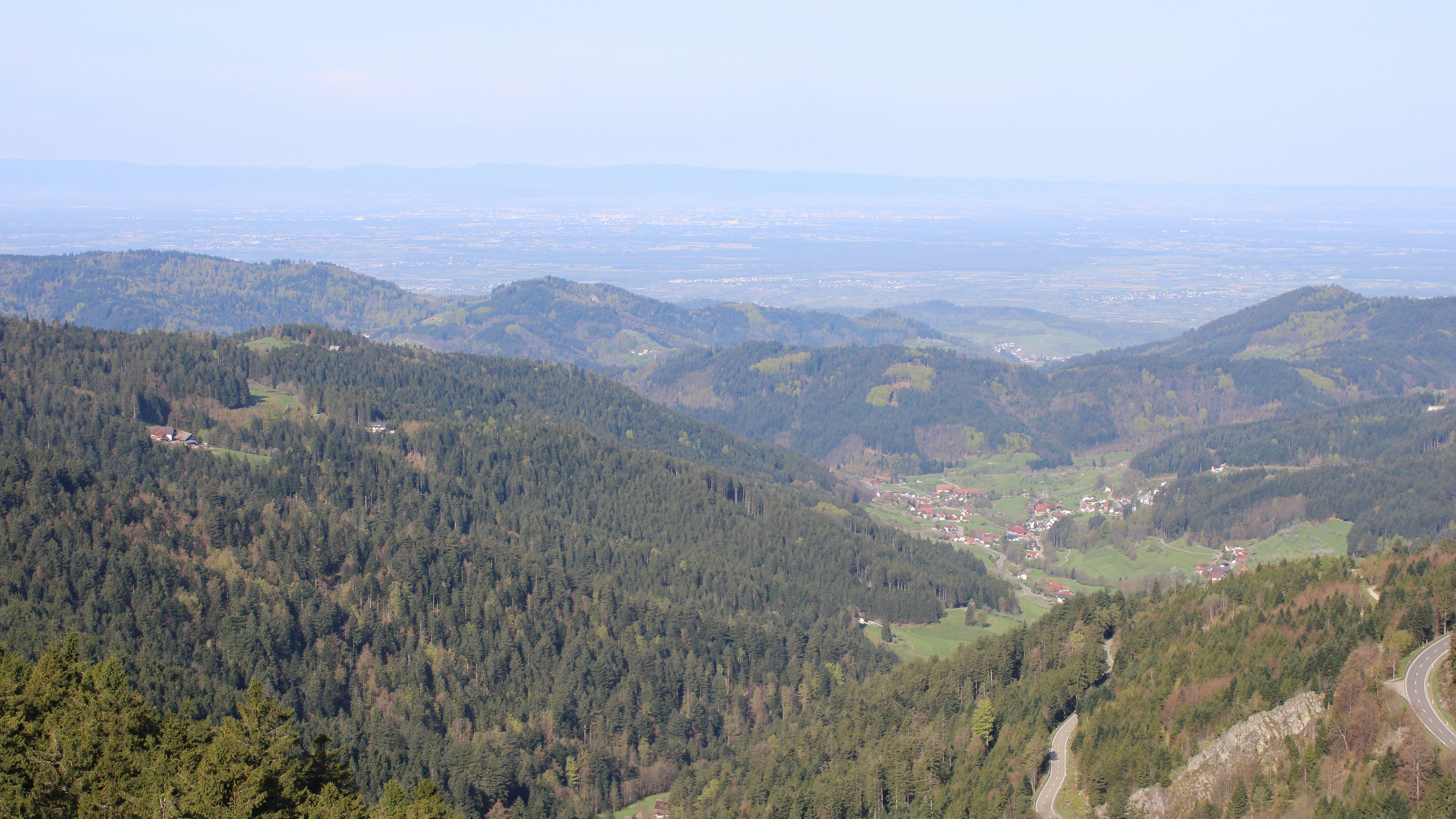 Dieses Bild zeigt eine Webcam-Aufnahme vom Achertal, aufgenommen am Freitag, den 17.04.2026 um 09:50 Uhr. Die Temperatur betrug 12°C.