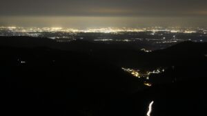 Dieses Bild zeigt eine Webcam-Aufnahme vom Achertal, aufgenommen am Samstag, den 18.10.2025 um 21:00 Uhr. Die Temperatur betrug 4.2°C.