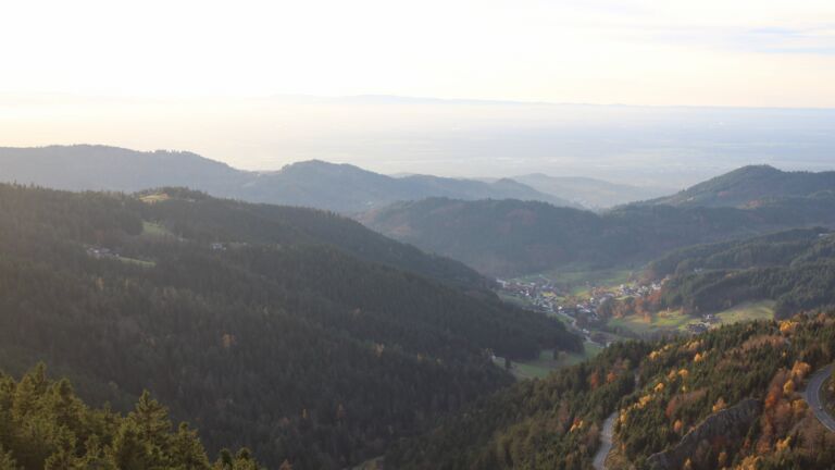 Dieses Bild zeigt eine Webcam-Aufnahme vom Achertal, aufgenommen am Dienstag, den 04.11.2025 um 16:30 Uhr. Die Temperatur betrug 11.1°C.