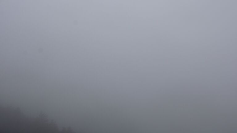 Dieses Bild zeigt eine Webcam-Aufnahme vom Achertal, aufgenommen am Sonntag, den 07.12.2025 um 12:20 Uhr. Die Temperatur betrug 4.8°C.