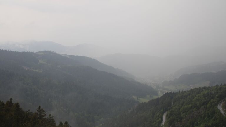 Dieses Bild zeigt eine Webcam-Aufnahme vom Achertal, aufgenommen am Sonntag, den 10.05.2026 um 18:50 Uhr. Die Temperatur betrug 9.3°C.