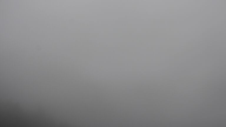 Dieses Bild zeigt eine Webcam-Aufnahme vom Achertal, aufgenommen am Montag, den 08.12.2025 um 09:30 Uhr. Die Temperatur betrug 7.8°C.