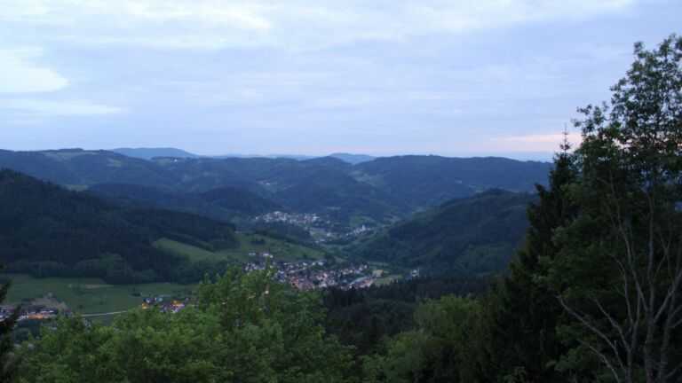Dieses Bild zeigt eine Webcam-Aufnahme vom Achertal, aufgenommen am Dienstag, den 12.05.2026 um 21:20 Uhr. Die Temperatur betrug 4.4°C.