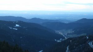 Dieses Bild zeigt eine Webcam-Aufnahme vom Achertal, aufgenommen am Donnerstag, den 15.01.2026 um 17:30 Uhr. Die Temperatur betrug 5.3°C.