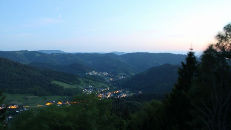 Dieses Bild zeigt eine Webcam-Aufnahme vom Achertal, aufgenommen am Donnerstag, den 21.05.2026 um 21:50 Uhr. Die Temperatur betrug 16.4°C.