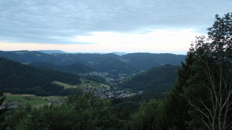 Dieses Bild zeigt eine Webcam-Aufnahme vom Achertal, aufgenommen am Sonntag, den 05.07.2026 um 05:50 Uhr. Die Temperatur betrug 17.4°C.