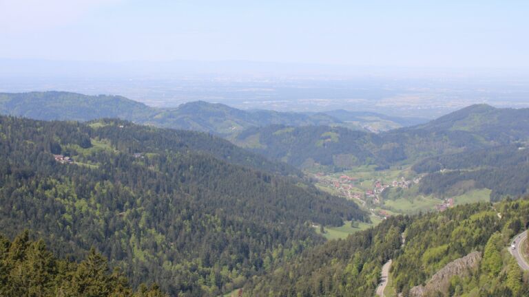 Dieses Bild zeigt eine Webcam-Aufnahme vom Achertal, aufgenommen am Dienstag, den 28.04.2026 um 11:40 Uhr. Die Temperatur betrug 13.1°C.