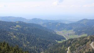 Dieses Bild zeigt eine Webcam-Aufnahme vom Achertal, aufgenommen am Samstag, den 18.04.2026 um 14:30 Uhr. Die Temperatur betrug 15.1°C.