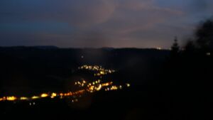 Dieses Bild zeigt eine Webcam-Aufnahme vom Achertal, aufgenommen am Donnerstag, den 16.07.2026 um 22:40 Uhr. Die Temperatur betrug 18.1°C.
