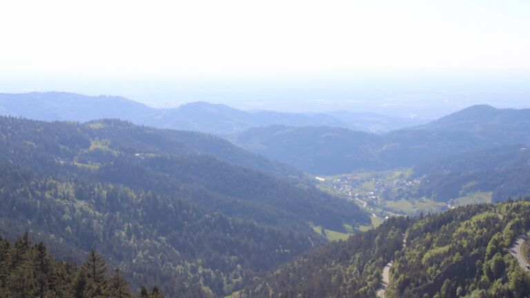 Dieses Bild zeigt eine Webcam-Aufnahme vom Achertal, aufgenommen am Samstag, den 10.05.2025 um 17:50 Uhr. Die Temperatur betrug 15°C.