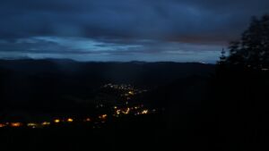 Dieses Bild zeigt eine Webcam-Aufnahme vom Achertal, aufgenommen am Freitag, den 05.06.2026 um 04:30 Uhr. Die Temperatur betrug 9°C.
