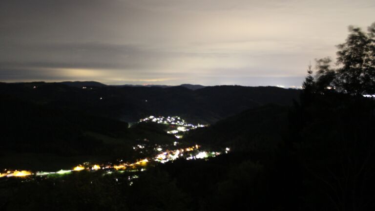 Dieses Bild zeigt eine Webcam-Aufnahme vom Achertal, aufgenommen am Freitag, den 23.10.2026 um 05:30 Uhr. Die Temperatur betrug 9.4°C.