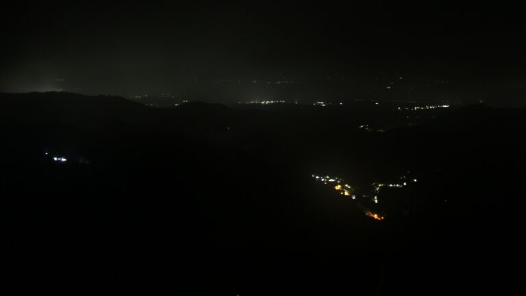 Dieses Bild zeigt eine Webcam-Aufnahme vom Achertal, aufgenommen am Freitag, den 24.10.2025 um 02:00 Uhr. Die Temperatur betrug 2.1°C.