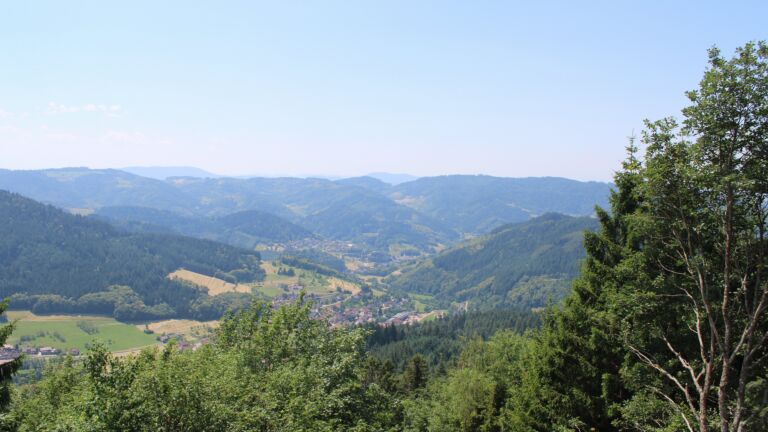 Dieses Bild zeigt eine Webcam-Aufnahme vom Achertal, aufgenommen am Mittwoch, den 24.06.2026 um 13:20 Uhr. Die Temperatur betrug 30.6°C.
