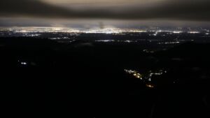 Dieses Bild zeigt eine Webcam-Aufnahme vom Achertal, aufgenommen am Sonntag, den 02.11.2025 um 04:00 Uhr. Die Temperatur betrug 5.9°C.