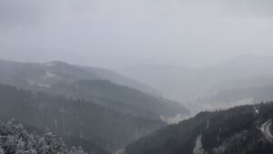 Dieses Bild zeigt eine Webcam-Aufnahme vom Achertal, aufgenommen am Mittwoch, den 24.12.2025 um 13:10 Uhr. Die Temperatur betrug -5.5°C.