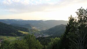Dieses Bild zeigt eine Webcam-Aufnahme vom Achertal, aufgenommen am Dienstag, den 08.09.2026 um 19:10 Uhr. Die Temperatur betrug 27°C.