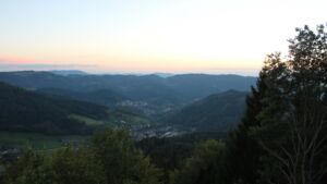 Dieses Bild zeigt eine Webcam-Aufnahme vom Achertal, aufgenommen am Dienstag, den 06.10.2026 um 19:00 Uhr. Die Temperatur betrug 18.5°C.