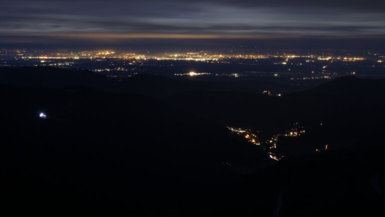 Dieses Bild zeigt eine Webcam-Aufnahme vom Achertal, aufgenommen am Samstag, den 06.12.2025 um 07:10 Uhr. Die Temperatur betrug 1.5°C.