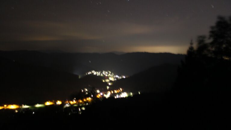 Dieses Bild zeigt eine Webcam-Aufnahme vom Achertal, aufgenommen am Dienstag, den 20.10.2026 um 01:30 Uhr. Die Temperatur betrug 8.9°C.
