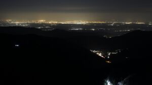 Dieses Bild zeigt eine Webcam-Aufnahme vom Achertal, aufgenommen am Freitag, den 20.03.2026 um 04:40 Uhr. Die Temperatur betrug 2.4°C.