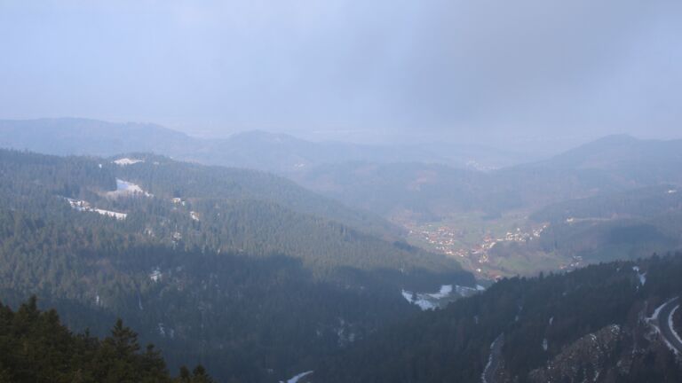 Dieses Bild zeigt eine Webcam-Aufnahme vom Achertal, aufgenommen am Freitag, den 03.04.2026 um 08:50 Uhr. Die Temperatur betrug 3.1°C.