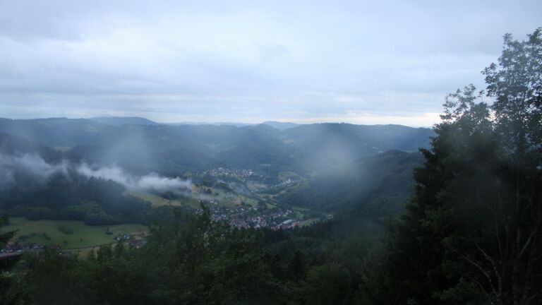 Dieses Bild zeigt eine Webcam-Aufnahme vom Achertal, aufgenommen am Freitag, den 12.06.2026 um 21:20 Uhr. Die Temperatur betrug 12.7°C.