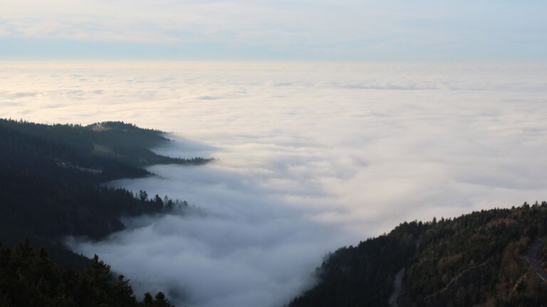 Dieses Bild zeigt eine Webcam-Aufnahme vom Achertal, aufgenommen am Montag, den 22.12.2025 um 15:30 Uhr. Die Temperatur betrug 6.1°C.
