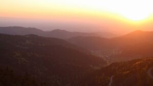 Dieses Bild zeigt eine Webcam-Aufnahme vom Achertal, aufgenommen am Mittwoch, den 22.04.2026 um 20:20 Uhr. Die Temperatur betrug 7.3°C.