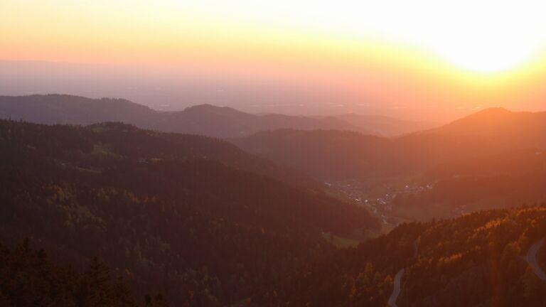 Dieses Bild zeigt eine Webcam-Aufnahme vom Achertal, aufgenommen am Mittwoch, den 22.04.2026 um 20:20 Uhr. Die Temperatur betrug 7.3°C.