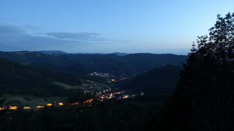 Dieses Bild zeigt eine Webcam-Aufnahme vom Achertal, aufgenommen am Freitag, den 05.06.2026 um 22:20 Uhr. Die Temperatur betrug 12.7°C.
