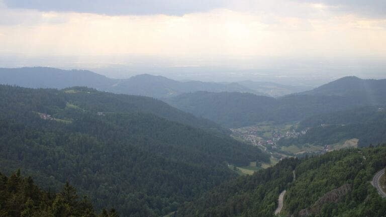 Dieses Bild zeigt eine Webcam-Aufnahme vom Achertal, aufgenommen am Donnerstag, den 22.05.2025 um 18:30 Uhr. Die Temperatur betrug 8°C.