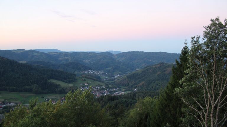 Dieses Bild zeigt eine Webcam-Aufnahme vom Achertal, aufgenommen am Sonntag, den 27.09.2026 um 07:10 Uhr. Die Temperatur betrug 20.3°C.