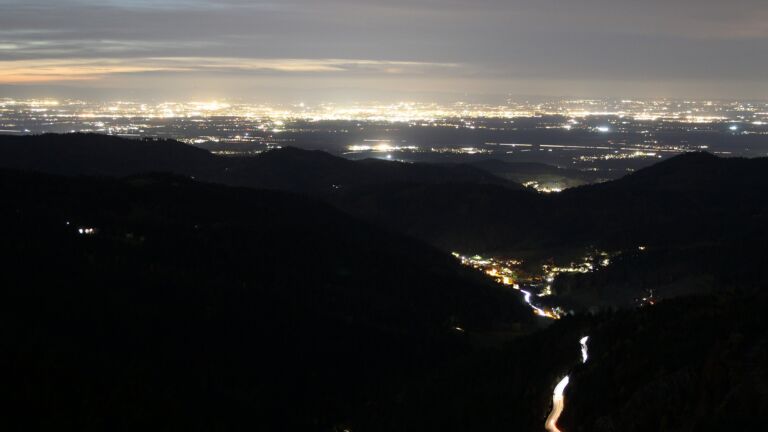 Dieses Bild zeigt eine Webcam-Aufnahme vom Achertal, aufgenommen am Donnerstag, den 30.10.2025 um 18:30 Uhr. Die Temperatur betrug 7.1°C.