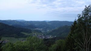 Dieses Bild zeigt eine Webcam-Aufnahme vom Achertal, aufgenommen am Sonntag, den 17.05.2026 um 05:30 Uhr. Die Temperatur betrug 5.6°C.