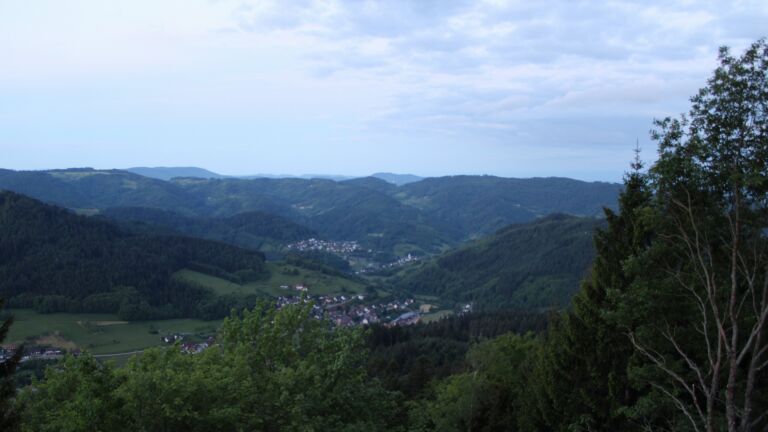 Dieses Bild zeigt eine Webcam-Aufnahme vom Achertal, aufgenommen am Sonntag, den 17.05.2026 um 05:30 Uhr. Die Temperatur betrug 5.6°C.