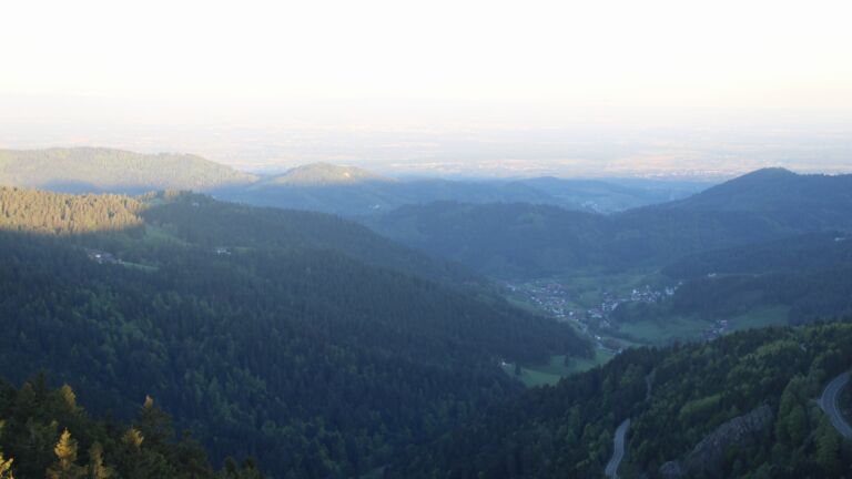 Dieses Bild zeigt eine Webcam-Aufnahme vom Achertal, aufgenommen am Donnerstag, den 30.04.2026 um 06:40 Uhr. Die Temperatur betrug 2°C.