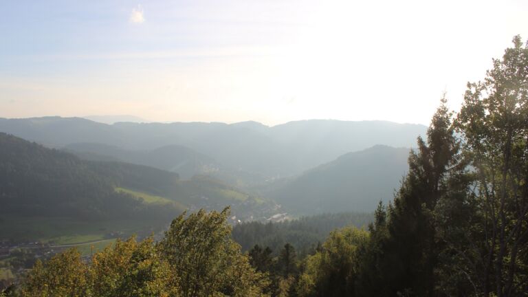 Dieses Bild zeigt eine Webcam-Aufnahme vom Achertal, aufgenommen am Montag, den 19.10.2026 um 17:10 Uhr. Die Temperatur betrug 13.5°C.
