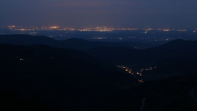 Dieses Bild zeigt eine Webcam-Aufnahme vom Achertal, aufgenommen am Donnerstag, den 08.05.2025 um 05:10 Uhr. Die Temperatur betrug 4.4°C.