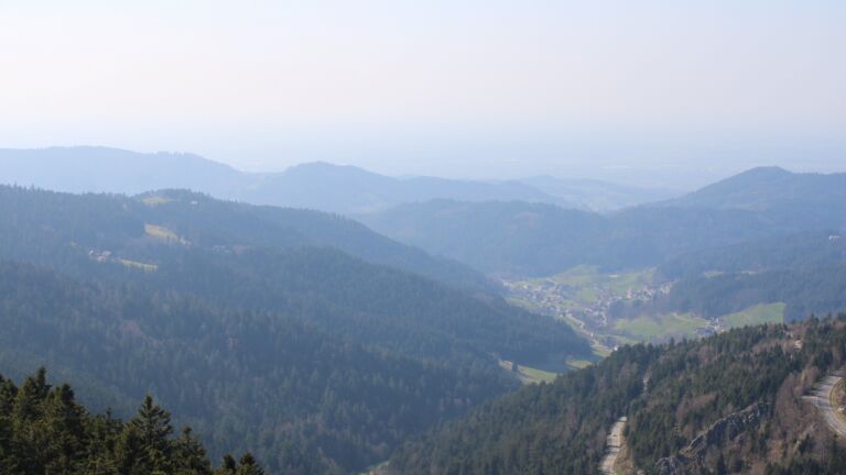 Dieses Bild zeigt eine Webcam-Aufnahme vom Achertal, aufgenommen am Mittwoch, den 18.03.2026 um 14:40 Uhr. Die Temperatur betrug 4.8°C.