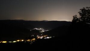 Dieses Bild zeigt eine Webcam-Aufnahme vom Achertal, aufgenommen am Dienstag, den 11.08.2026 um 02:30 Uhr. Die Temperatur betrug 21.9°C.