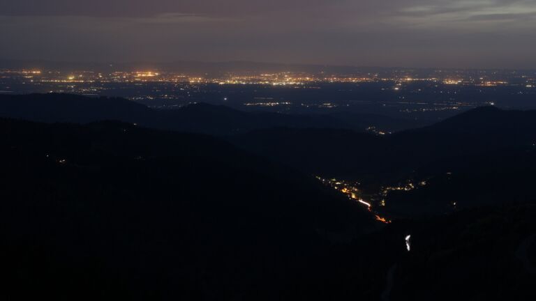 Dieses Bild zeigt eine Webcam-Aufnahme vom Achertal, aufgenommen am Freitag, den 02.05.2025 um 21:40 Uhr. Die Temperatur betrug 18.2°C.
